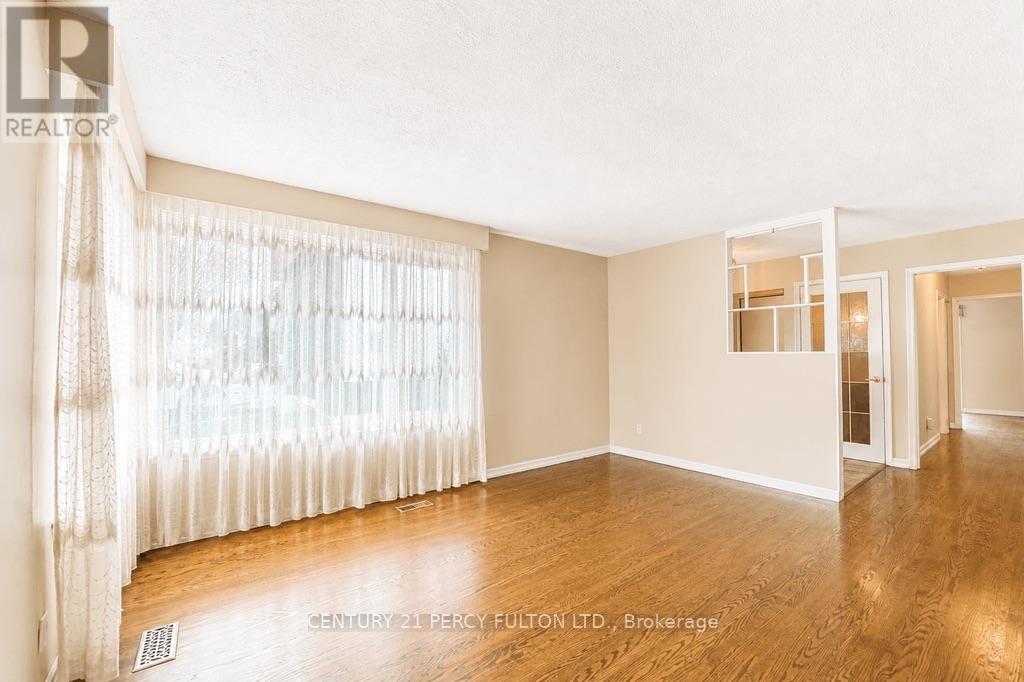 1386 Forest Glade Road, Oakville, Ontario  L6H 2G3 - Photo 5 - W14032240