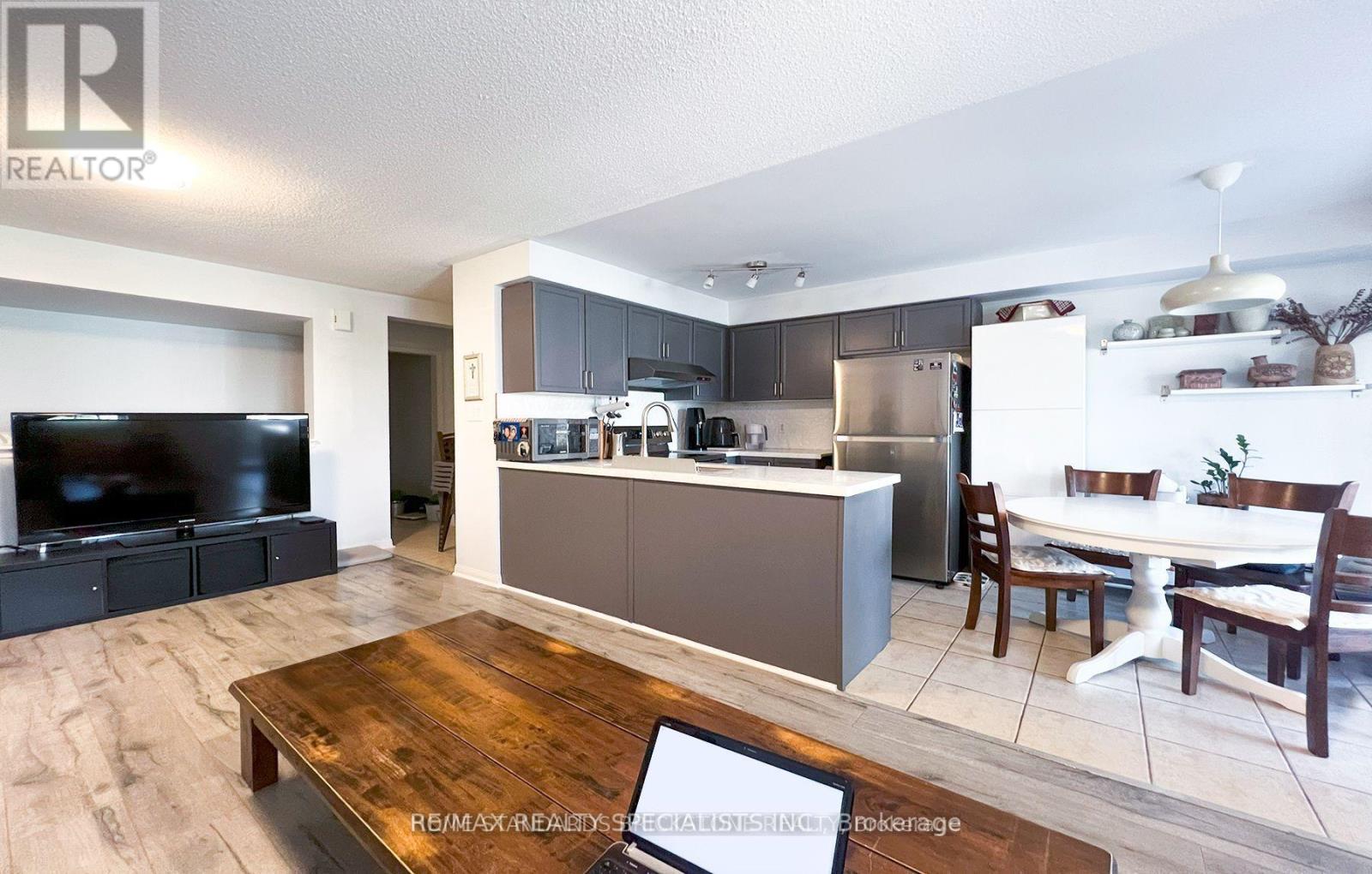 1 - 642 Shoreline Drive, Mississauga, Ontario  L5B 0B8 - Photo 3 - W14115458