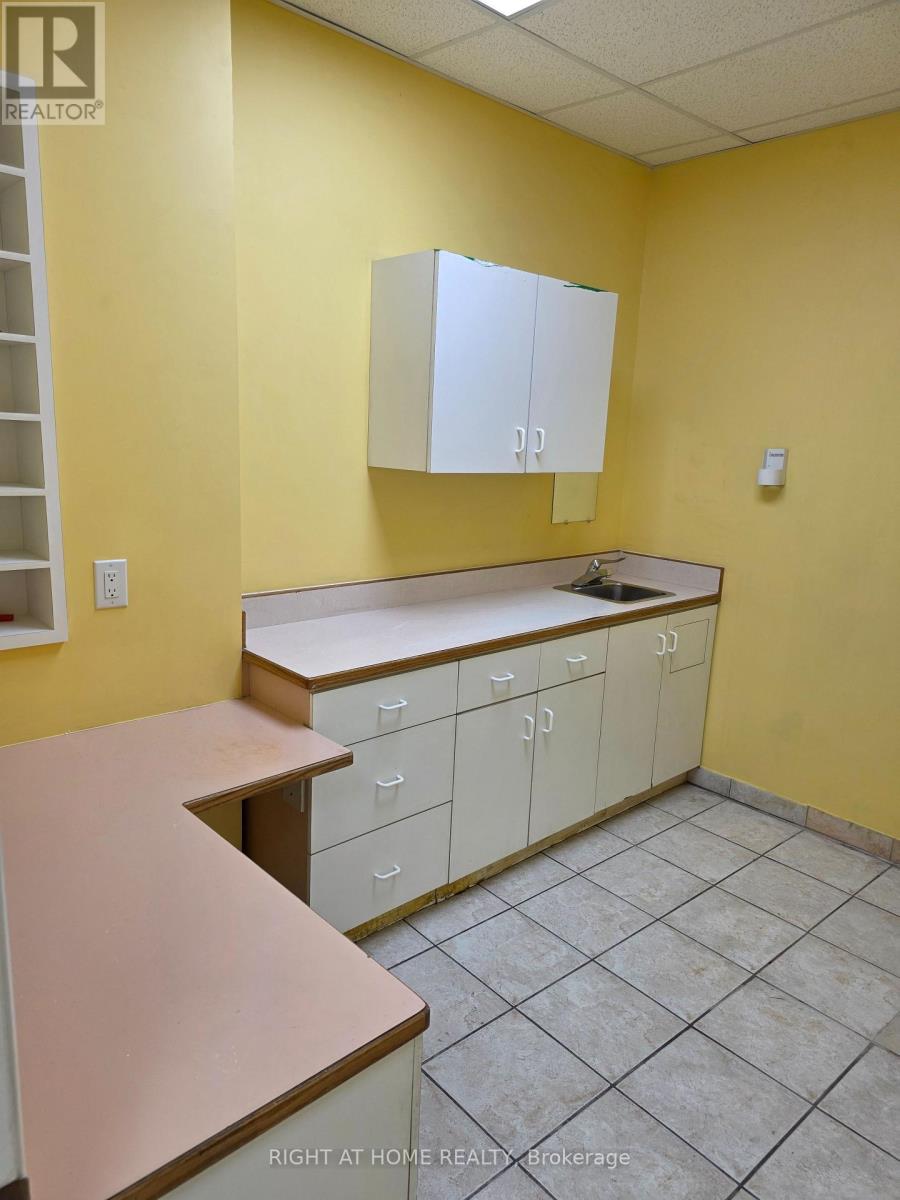 852 Bathurst Street, Toronto, Ontario  M5R 3G1 - Photo 7 - C13778096