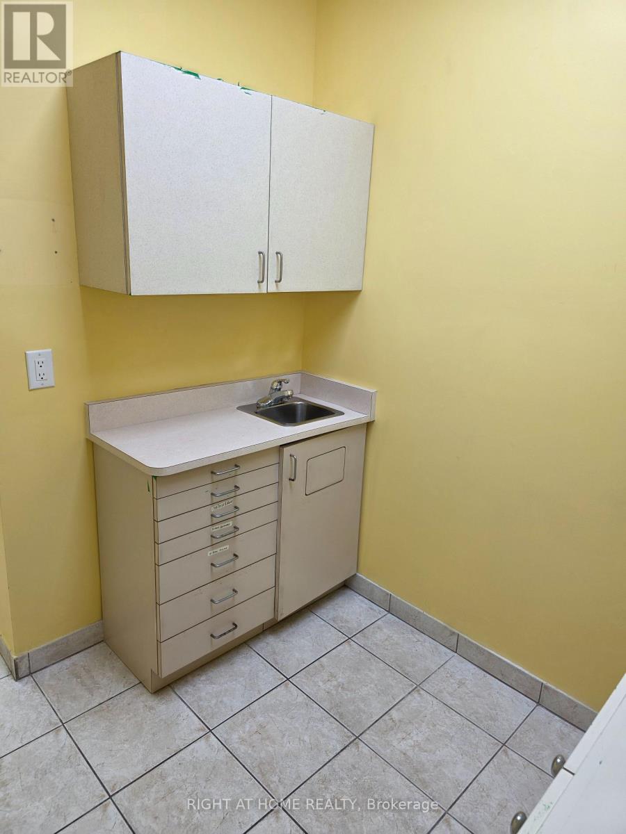 852 Bathurst Street, Toronto, Ontario  M5R 3G1 - Photo 11 - C13778096