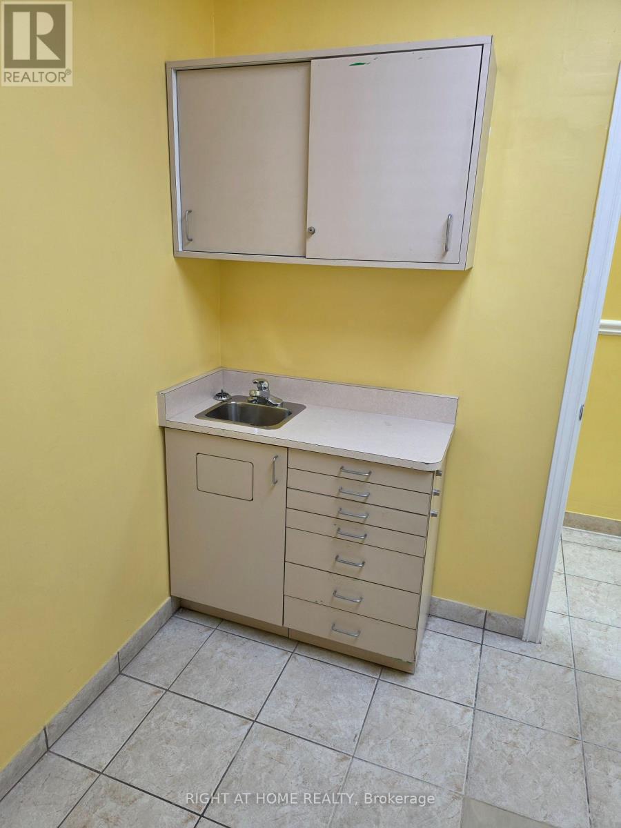 852 Bathurst Street, Toronto, Ontario  M5R 3G1 - Photo 13 - C13778096