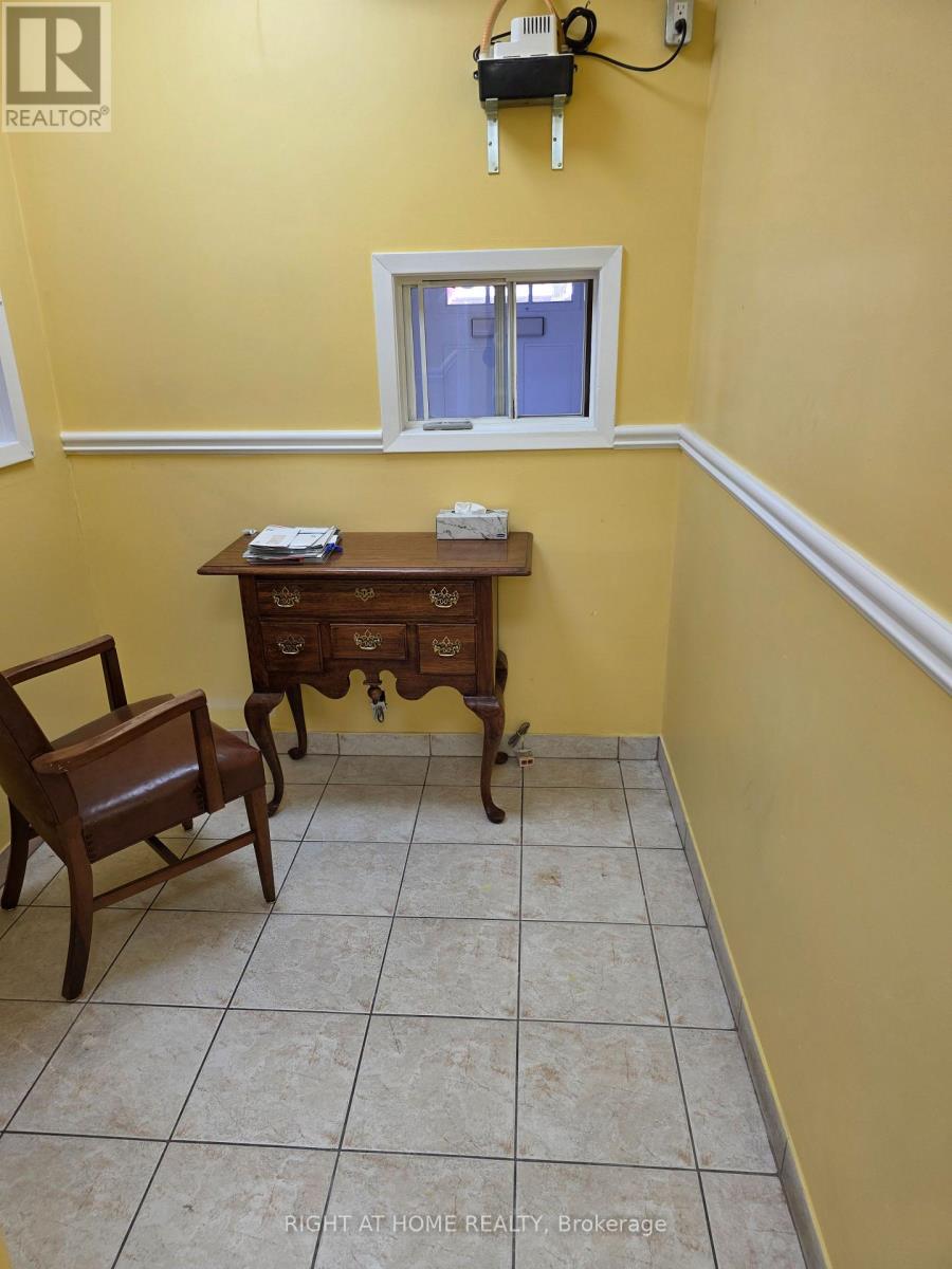 852 Bathurst Street, Toronto, Ontario  M5R 3G1 - Photo 14 - C13778096
