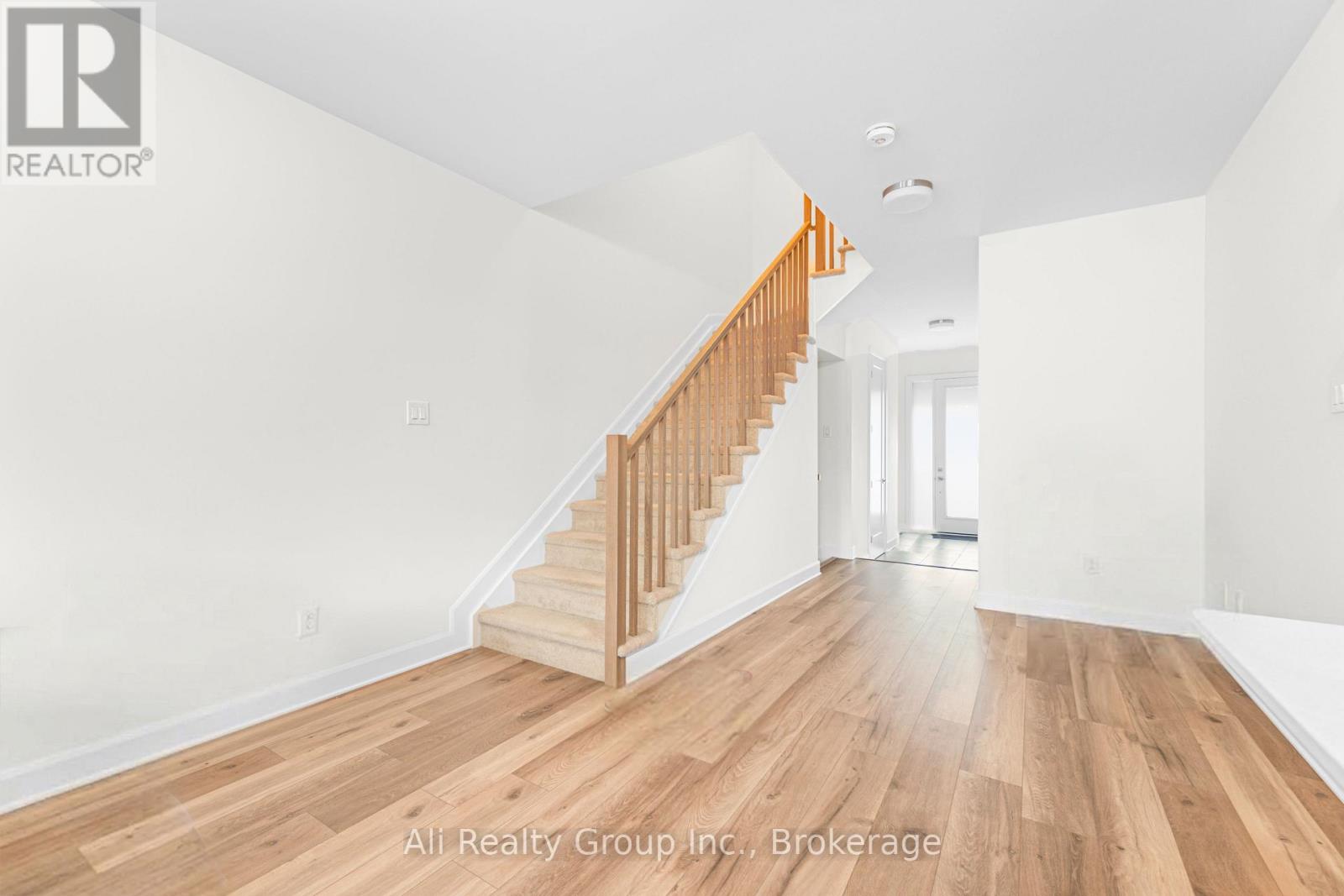 120 Succession Court, Ottawa, Ontario  K2S 2Z8 - Photo 2 - X14115498