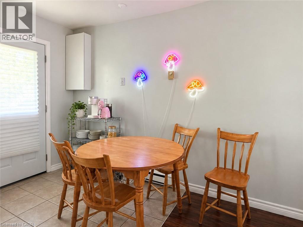 379 Holly Street, Waterloo, Ontario N2L 4G5 - Photo 3 - 40873860