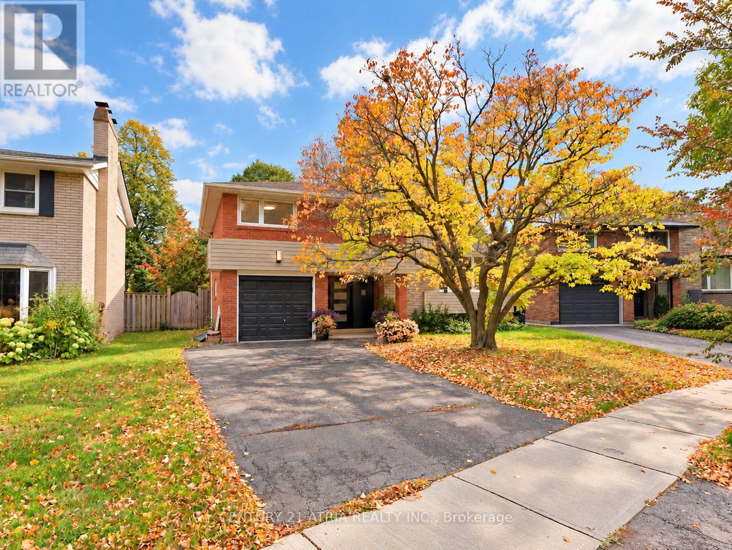 18 CASTLEDENE CRESCENT, Toronto, Ontario