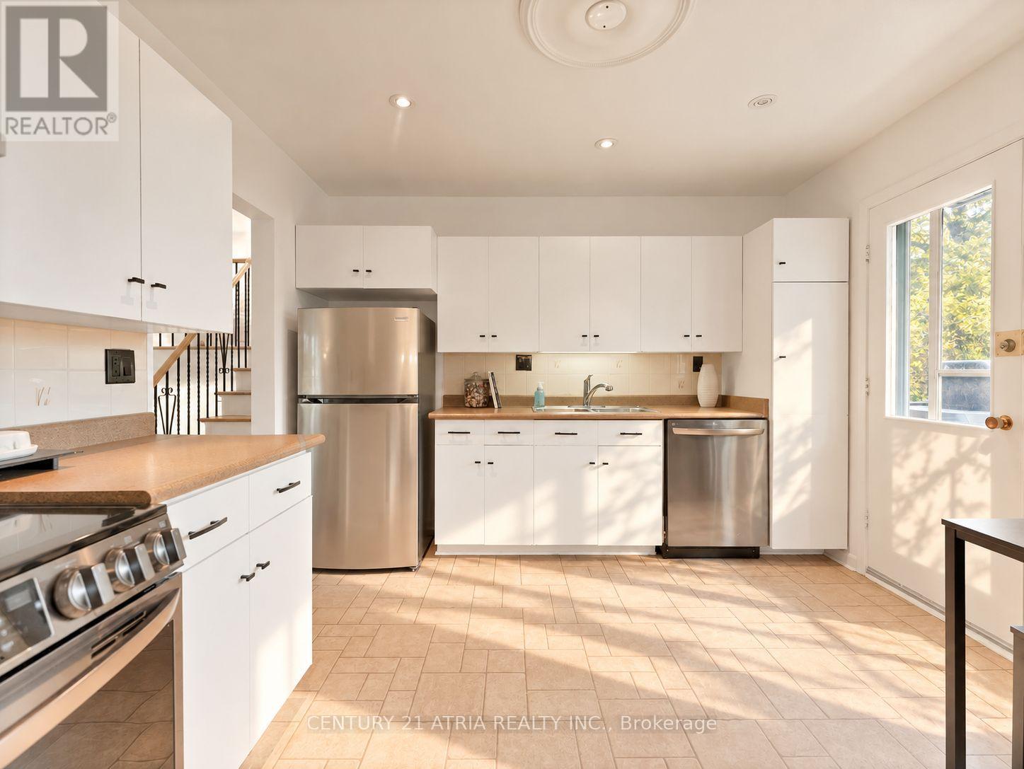 18 Castledene Crescent, Toronto, Ontario  M1T 1S1 - Photo 11 - E14115528