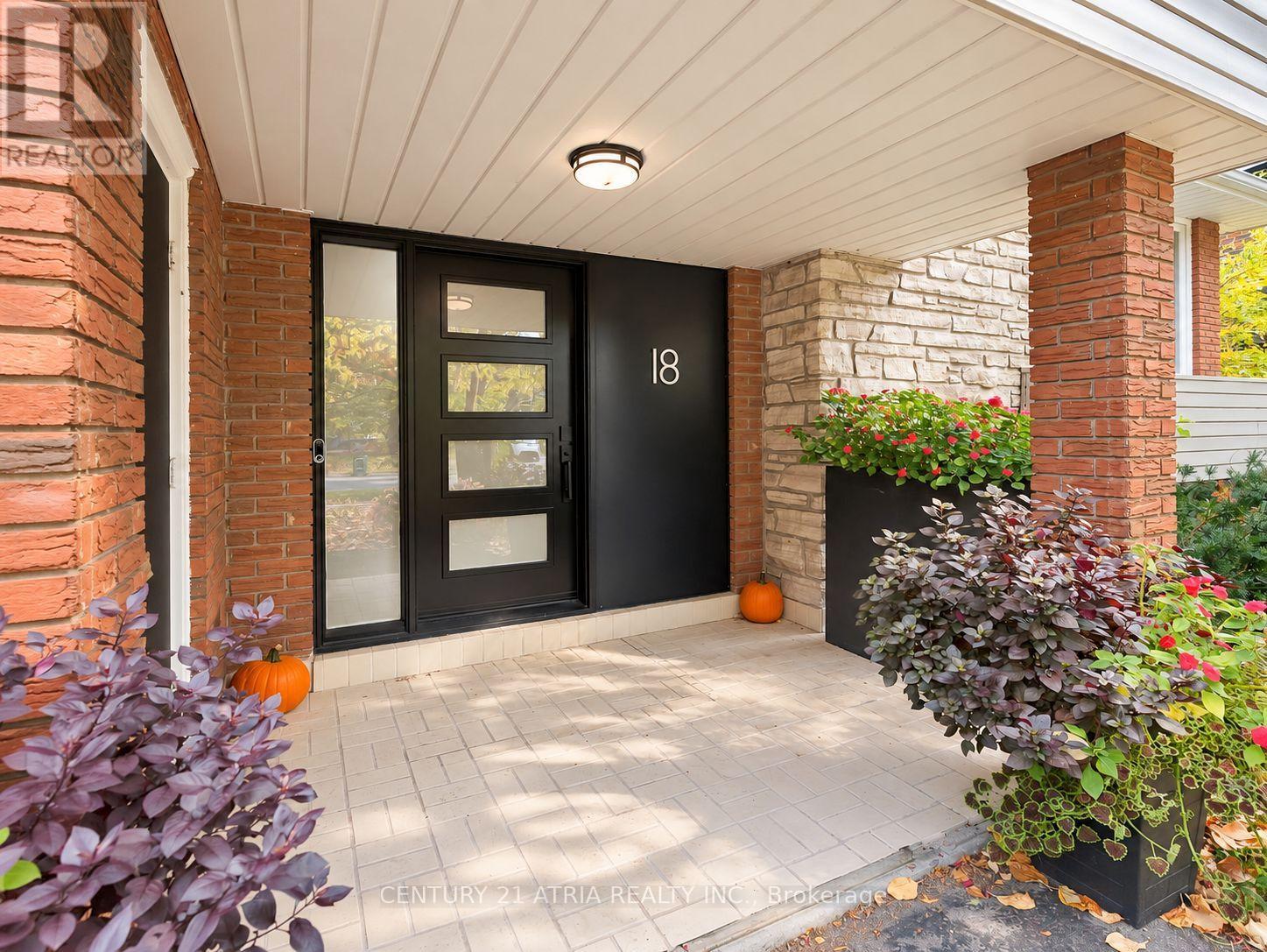 18 Castledene Crescent, Toronto, Ontario  M1T 1S1 - Photo 3 - E14115528