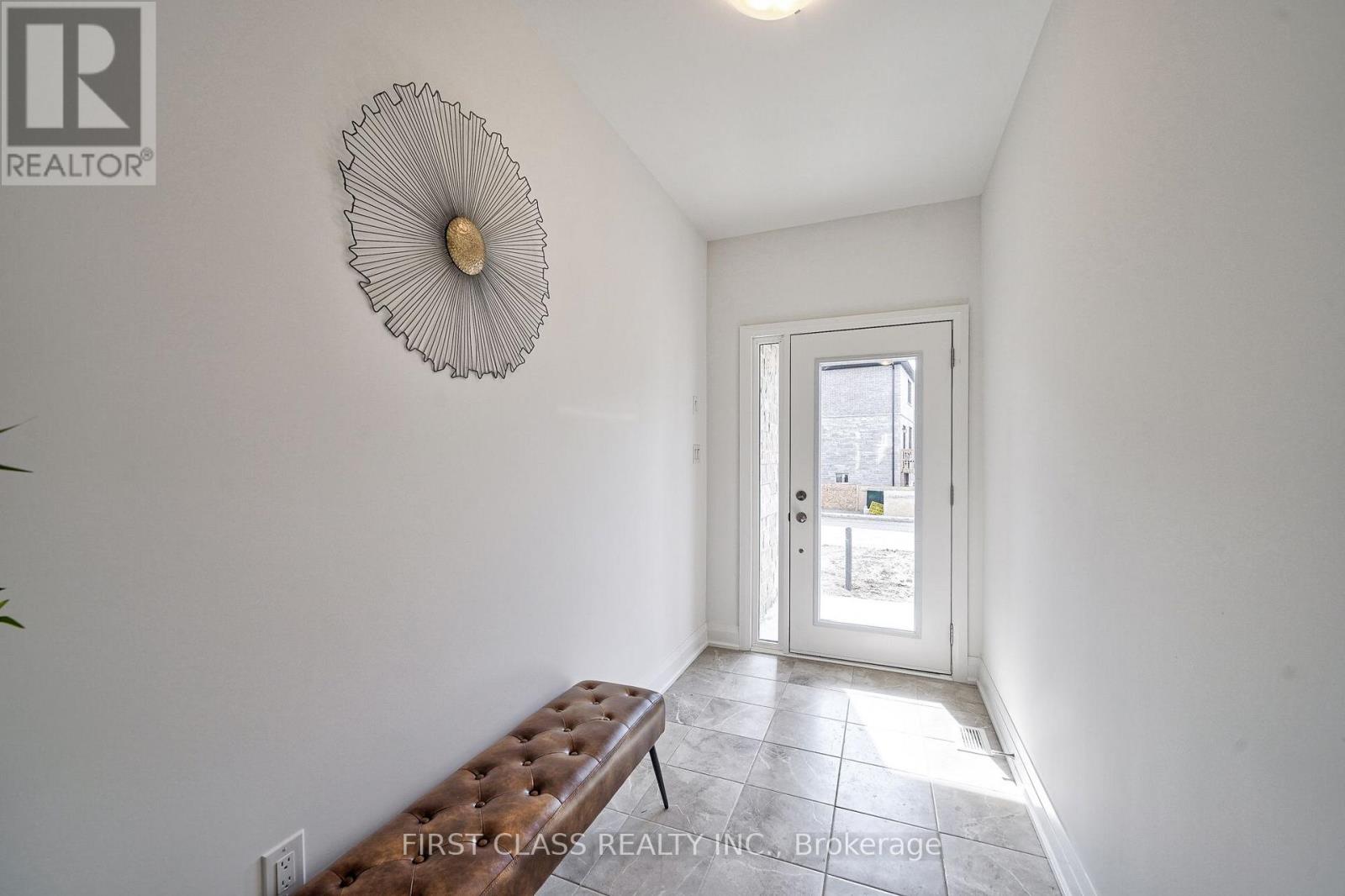 24 Barnyard Trail, Barrie, Ontario  L9J 0T3 - Photo 3 - S14115536