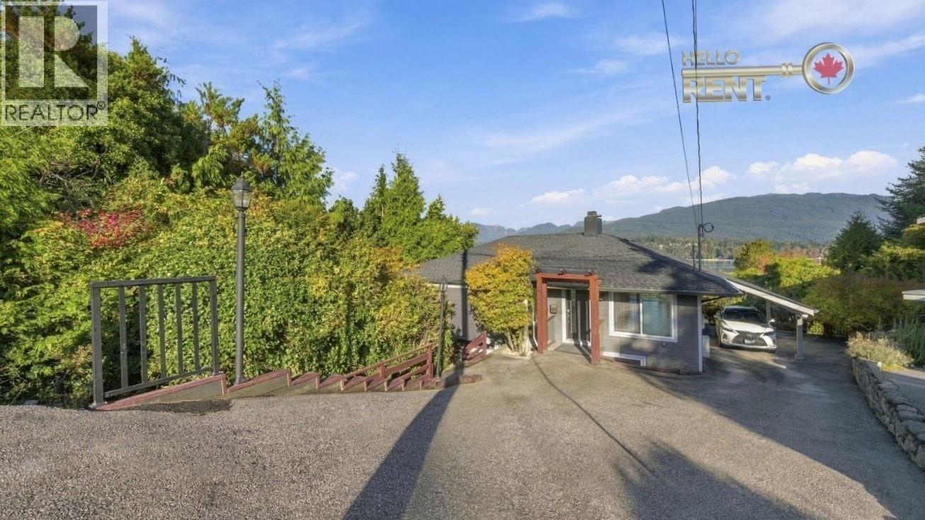 458 Northcliffe Crescent, Burnaby, British Columbia  V5A 1A1 - Photo 2 - R3178336