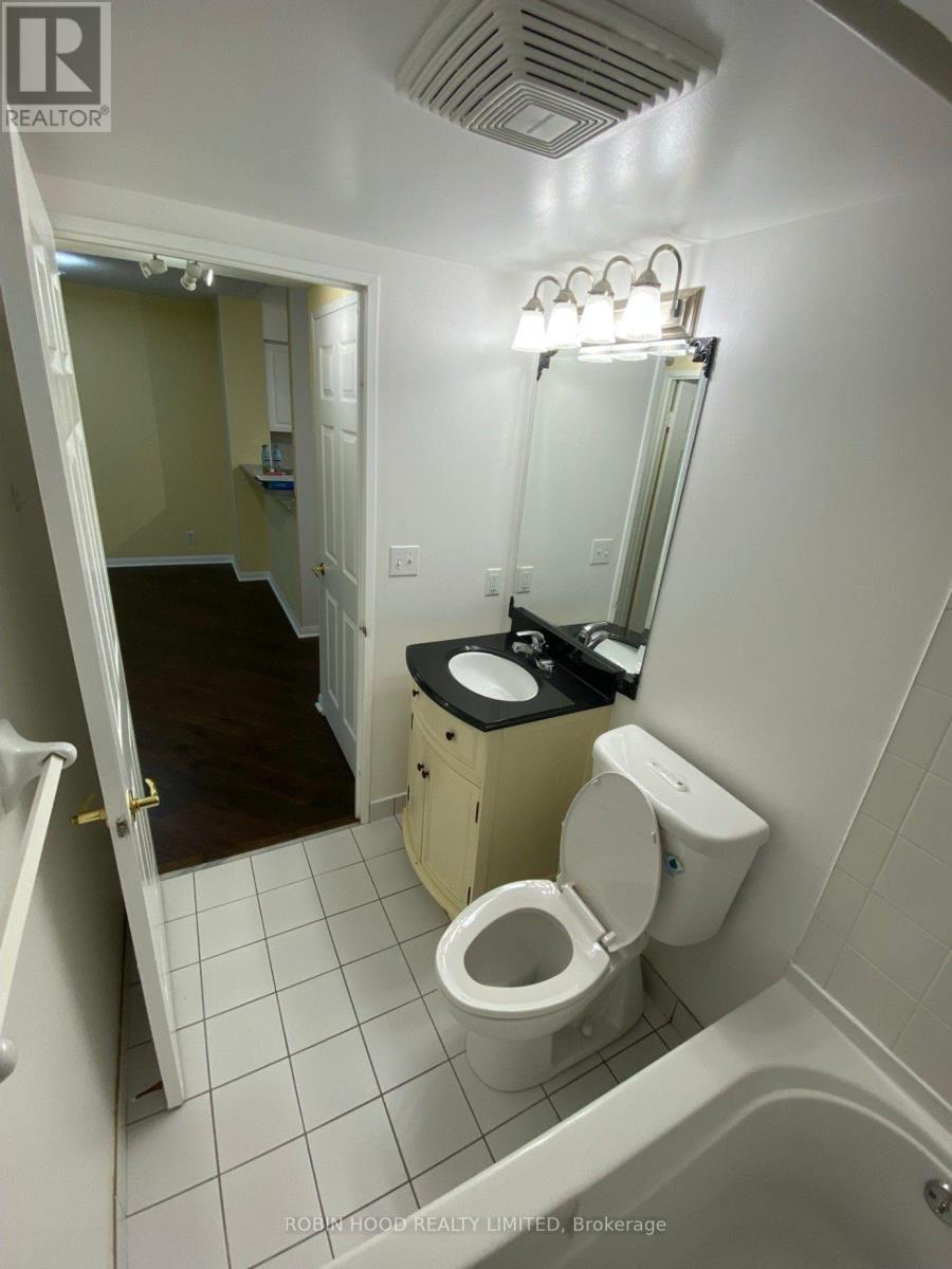 1805 - 11 Lee Centre Drive, Toronto, Ontario  M1H 3J5 - Photo 18 - E13884746