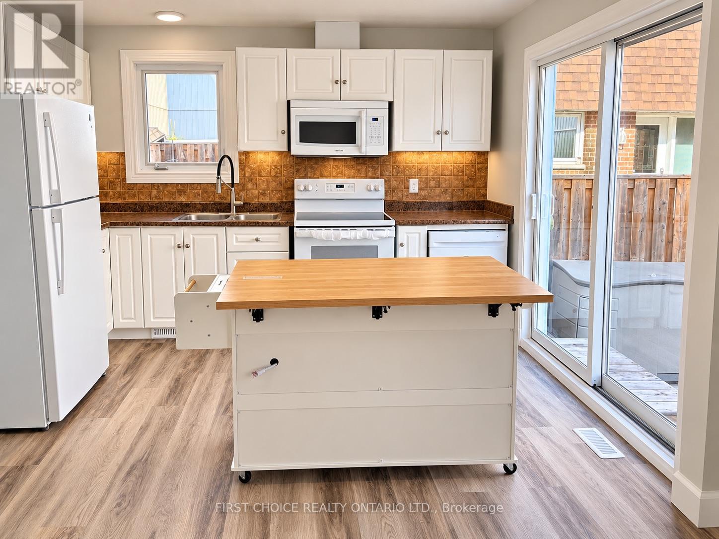 6 - 837 Eastvale Drive, Ottawa, Ontario  K1J 7T5 - Photo 3 - X13679120