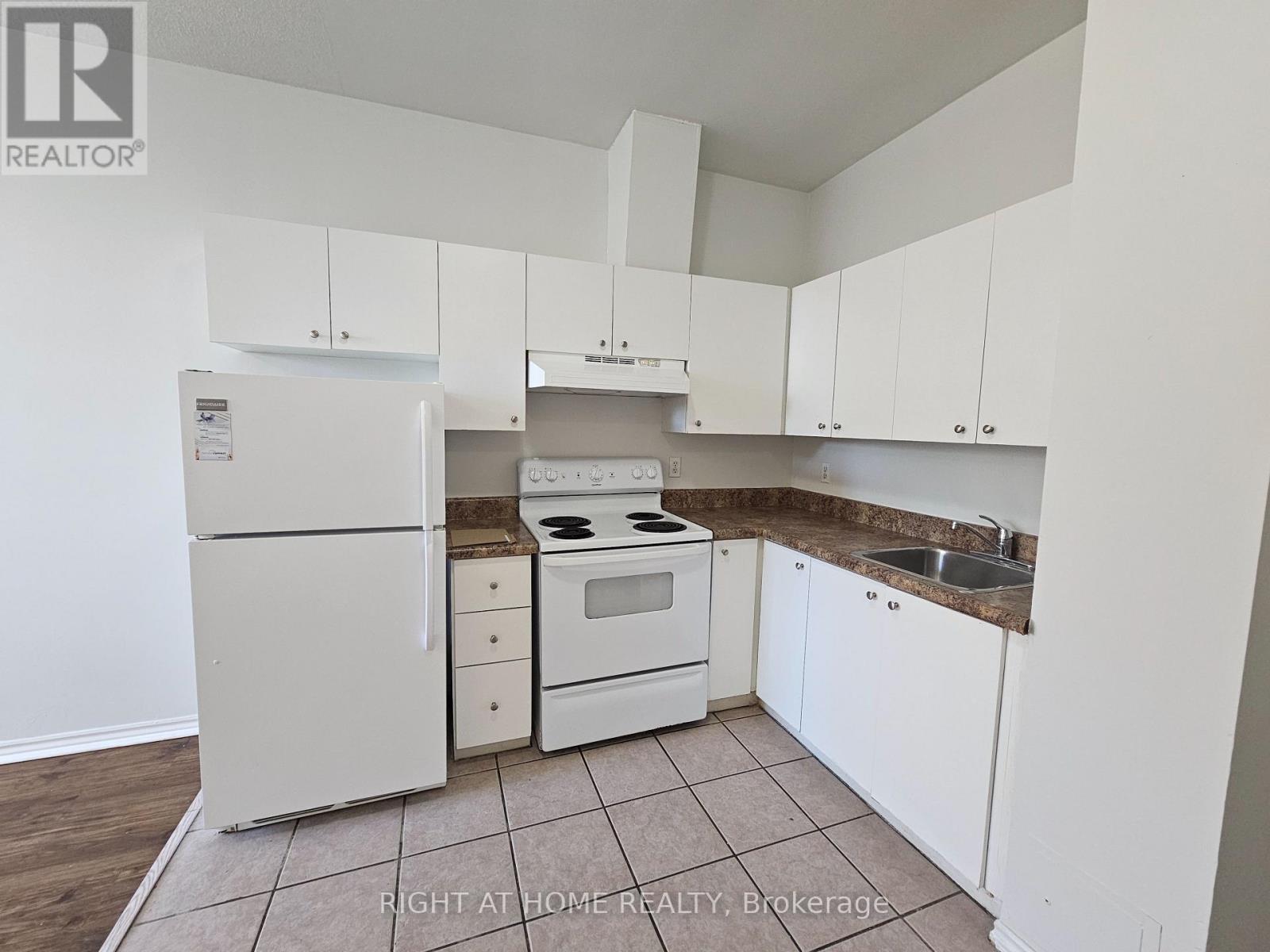 309 - 1801 Eglinton Avenue W, Toronto, Ontario  M6E 2H7 - Photo 2 - C14115608