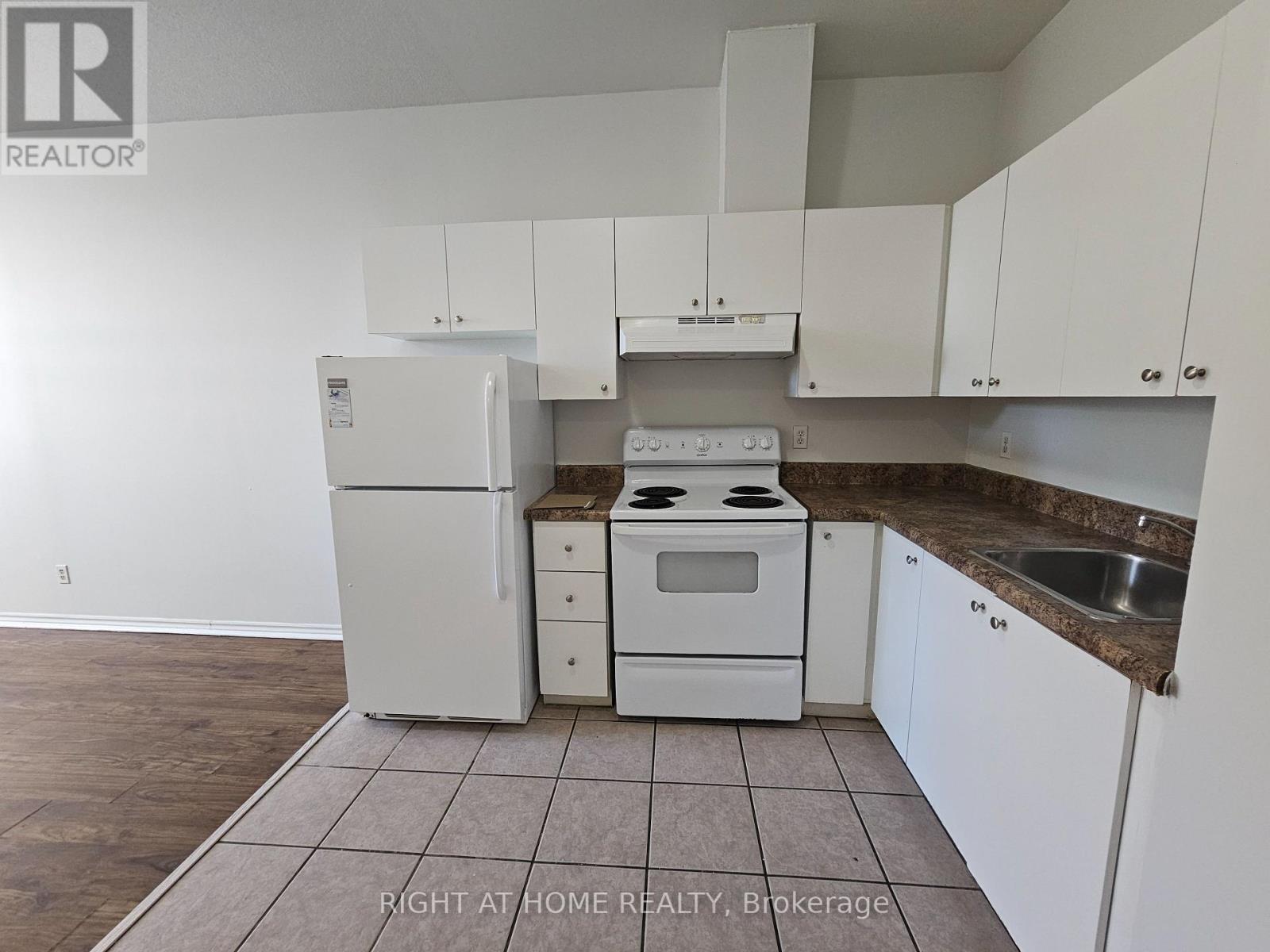 309 - 1801 Eglinton Avenue W, Toronto, Ontario  M6E 2H7 - Photo 3 - C14115608