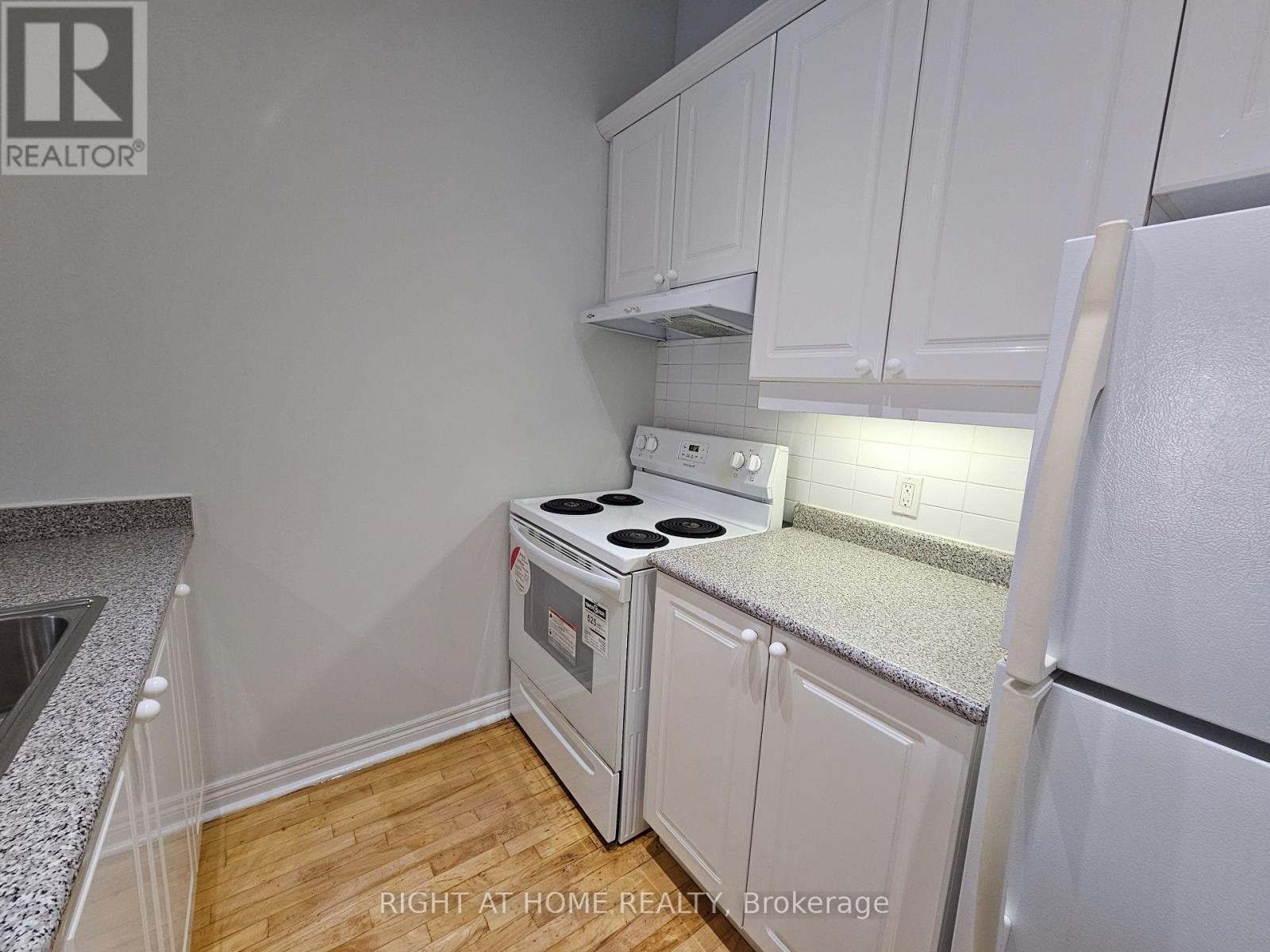 207 - 524 Yonge Street, Toronto, Ontario  M4Y 1X9 - Photo 2 - C14115610