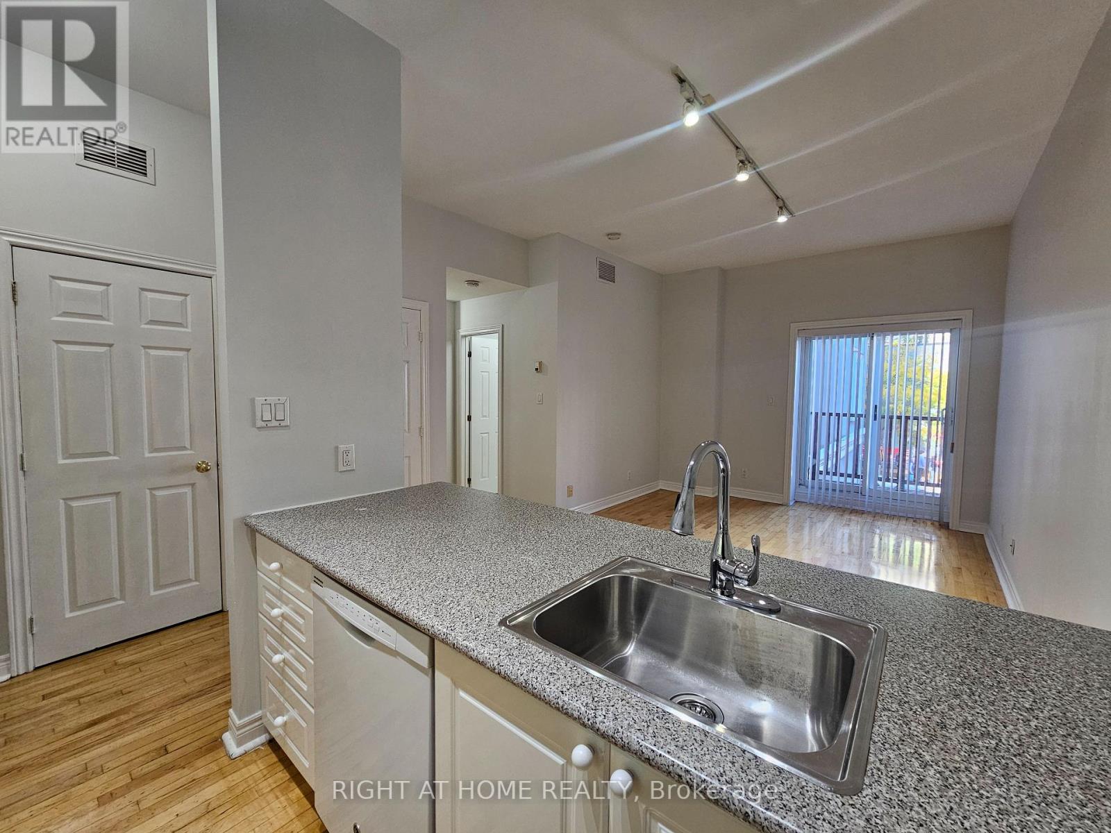 207 - 524 Yonge Street, Toronto, Ontario  M4Y 1X9 - Photo 7 - C14115610