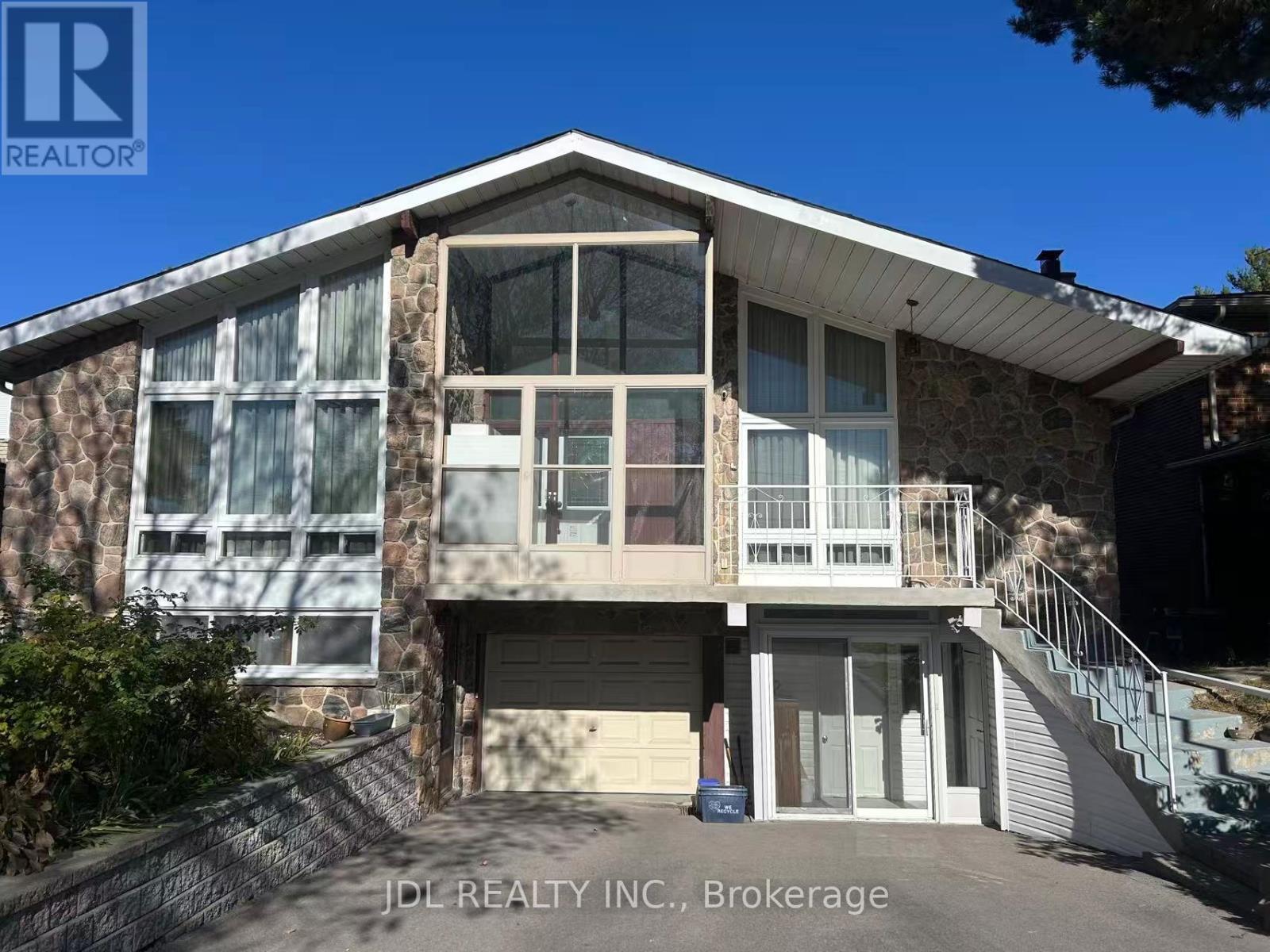 TWO BEDROOMS LOWER - 64 CHARLTON BLVD BOULEVARD, Toronto, Ontario