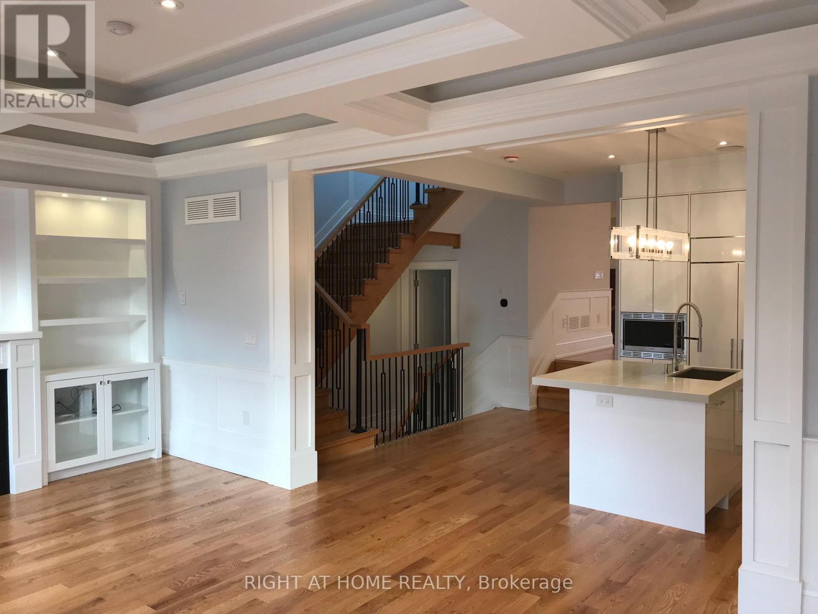 152 Randolph Road, Toronto, Ontario  M4G 3S4 - Photo 2 - C14115698