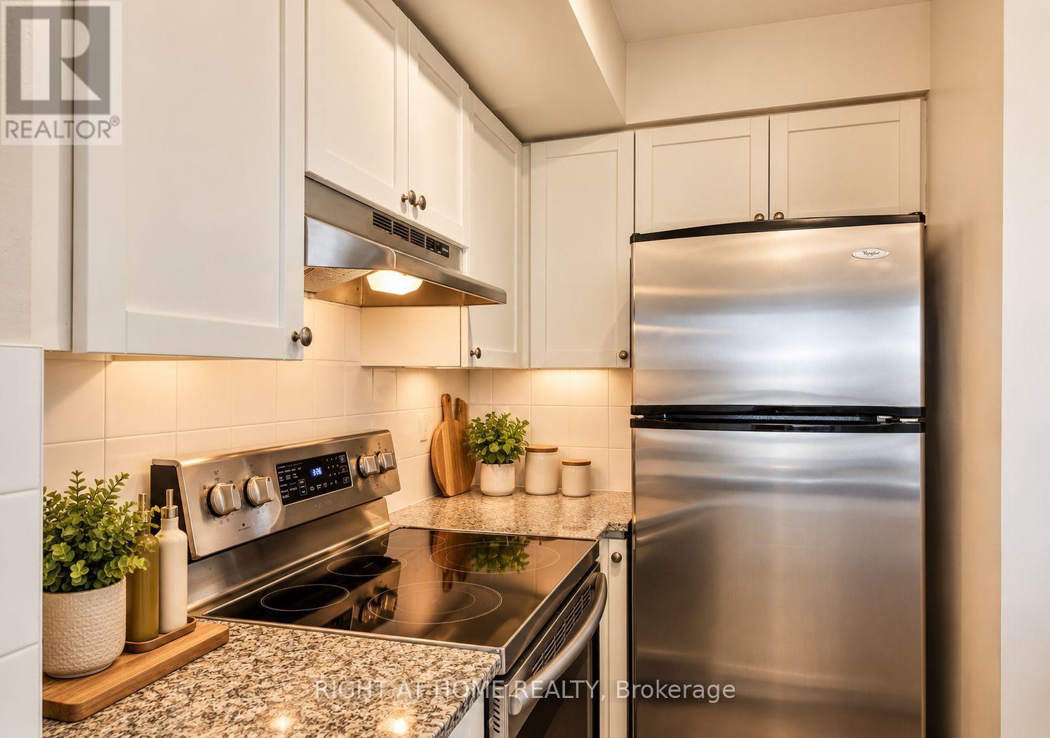 222 - 230 Queens Quay W, Toronto, Ontario  M5J 2Y7 - Photo 5 - C14115756