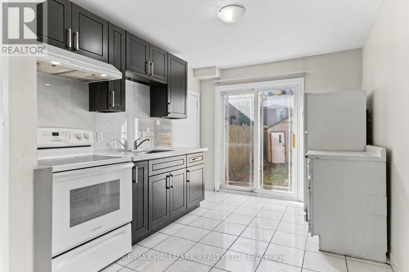 20 Kelvin Avenue, Toronto, Ontario  M4C 5C8 - Photo 11 - E14115734