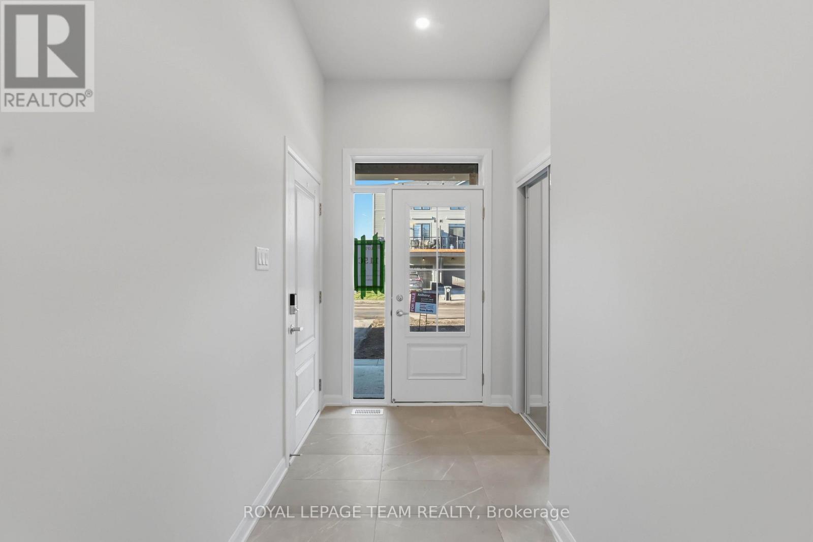 831 Fairline Row, Ottawa, Ontario  K2V 0V8 - Photo 2 - X12854668