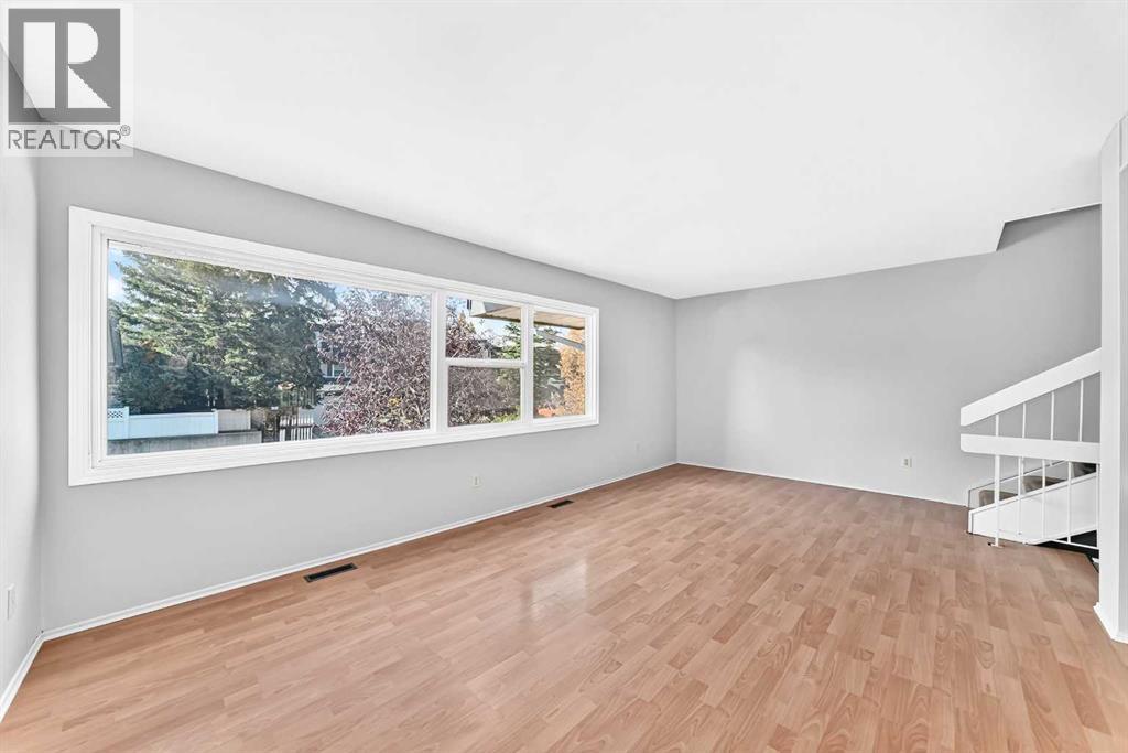 410 Brae Glen Crescent SW, Calgary, Alberta  T2W 1B6 - Photo 6 - A2351994