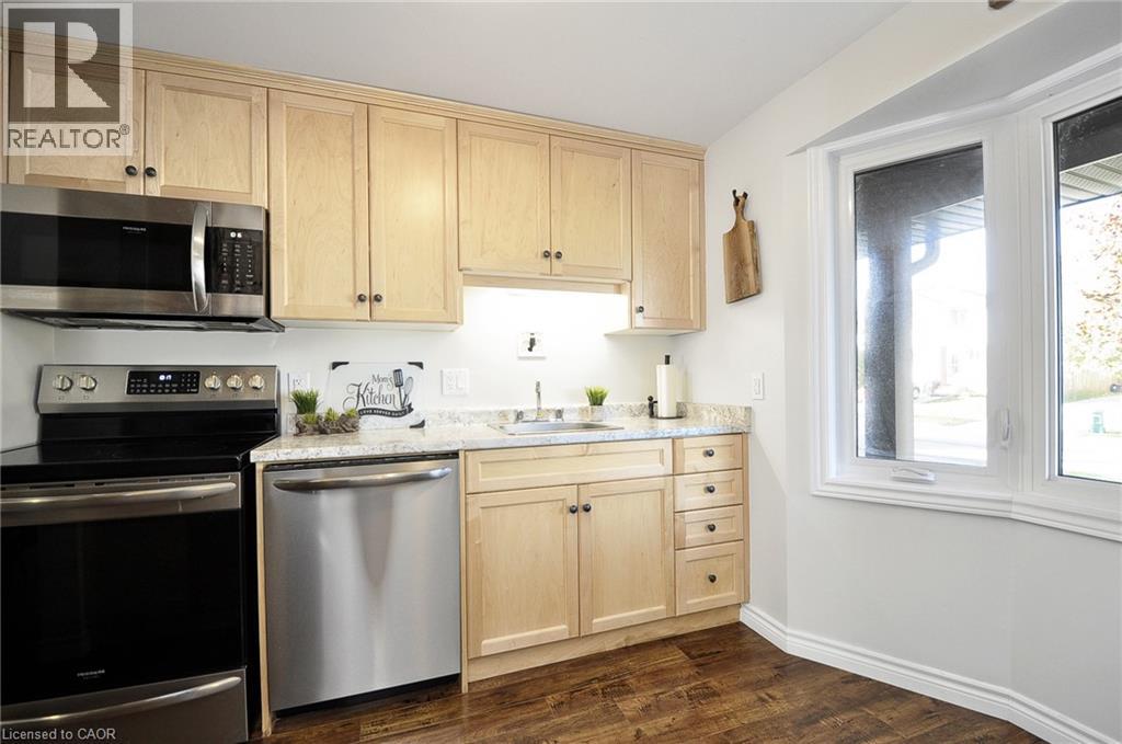 Semi-detached for sale at 23 Sacha Road, Silverheights, Cambridge, Ontario, photo 14