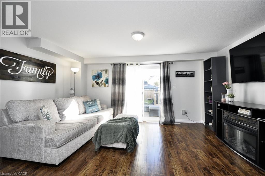 Semi-detached for sale at 23 Sacha Road, Silverheights, Cambridge, Ontario, photo 5