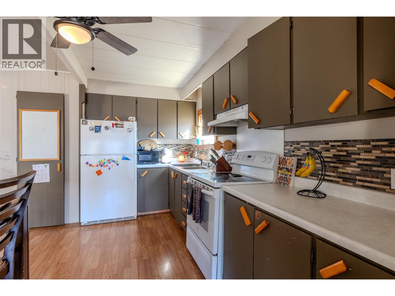 1555 Newgate Crescent Crescent, Elkford, British Columbia  V0B 1H0 - Photo 10 - 10404054