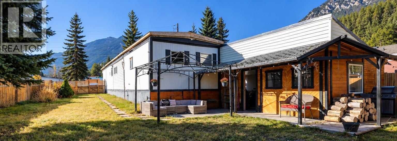 1555 Newgate Crescent Crescent, Elkford, British Columbia  V0B 1H0 - Photo 28 - 10404054