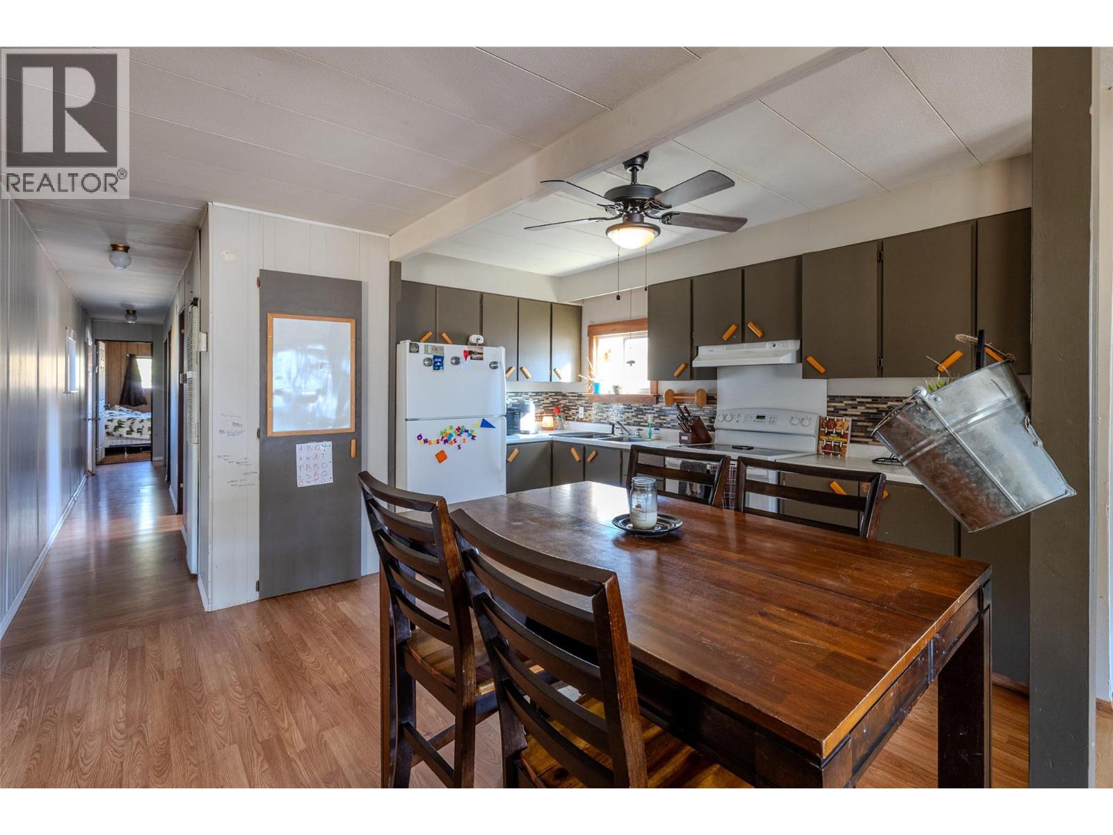 1555 Newgate Crescent Crescent, Elkford, British Columbia  V0B 1H0 - Photo 9 - 10404054