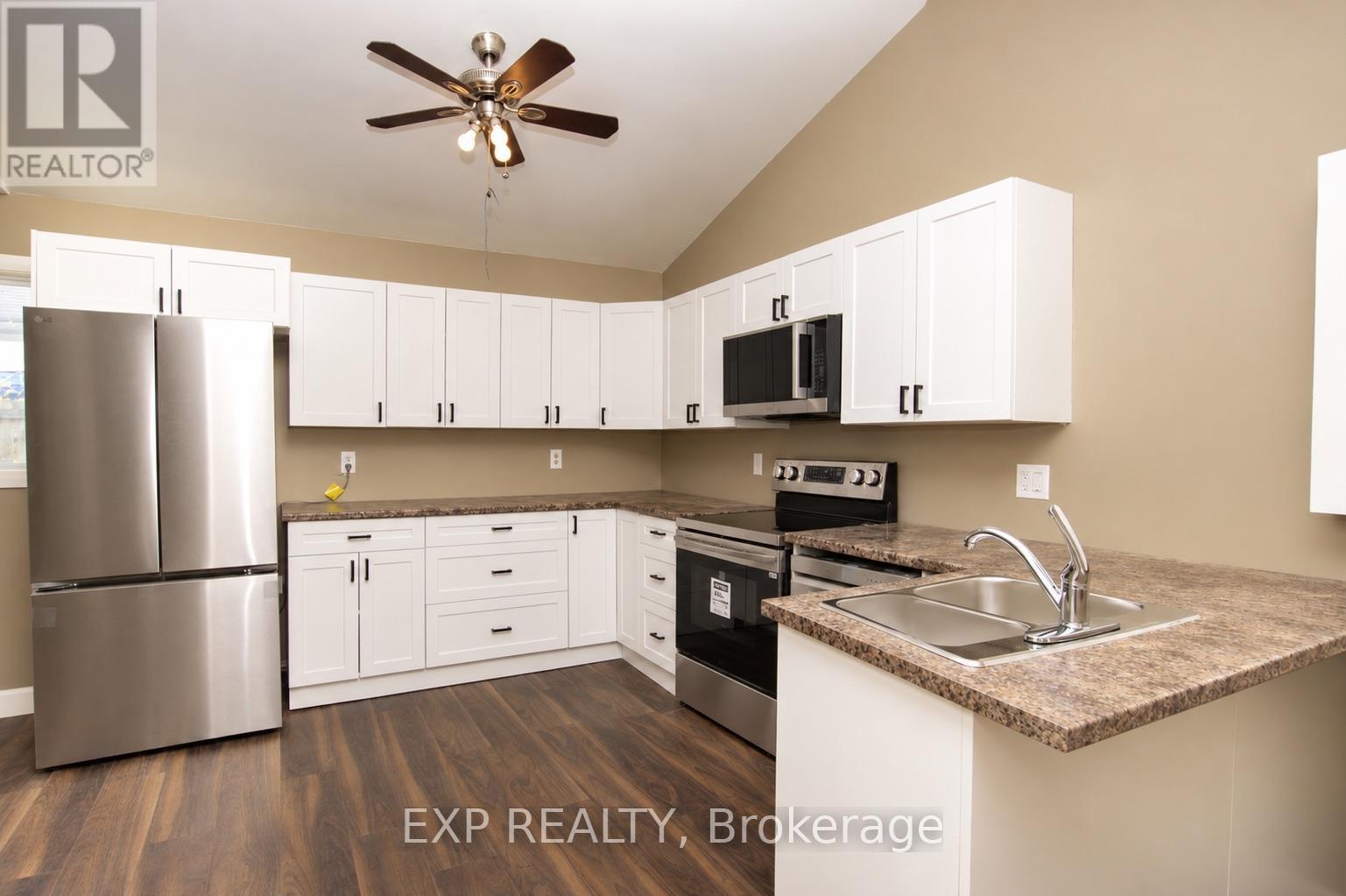 190 Munroe Street, West Elgin, Ontario  N0L 2P0 - Photo 2 - X13526652