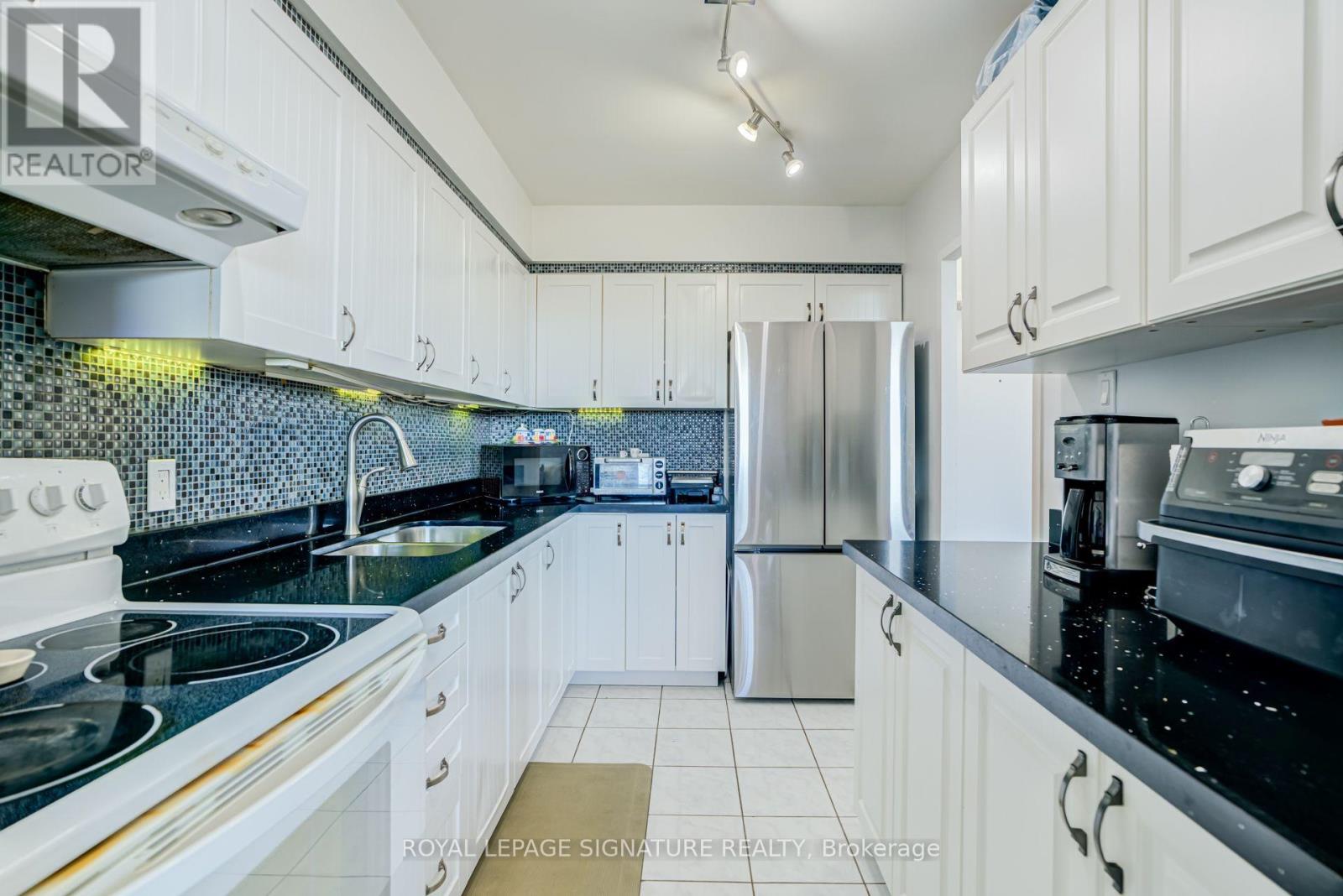 812 - 2550 Pharmacy Avenue, Toronto, Ontario  M1W 1H9 - Photo 11 - E14116078