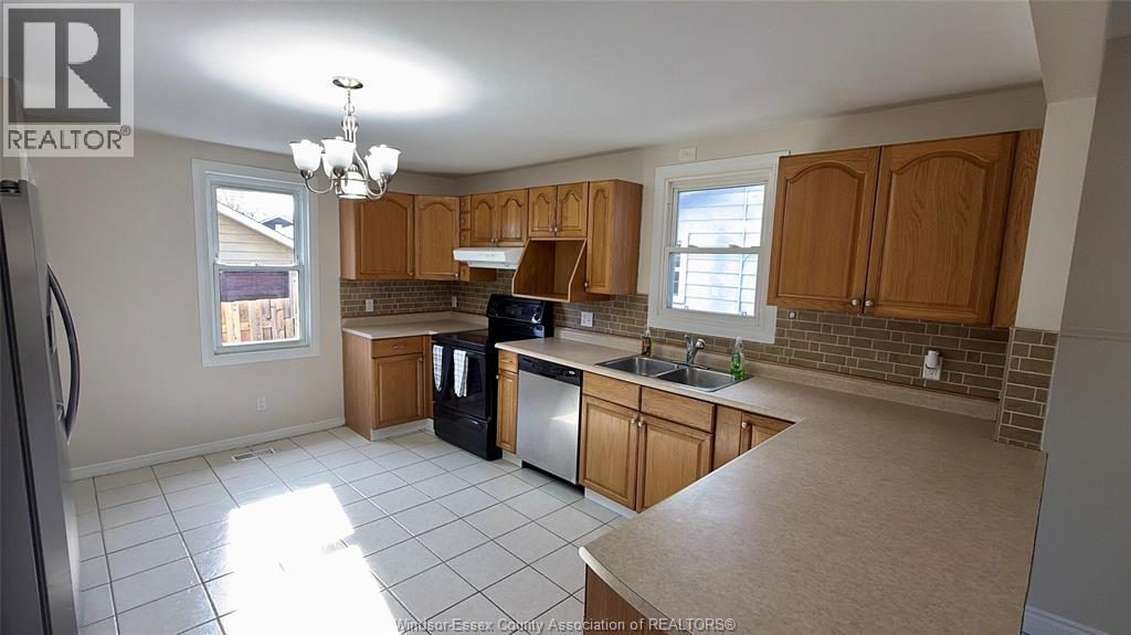 643 Hildegarde, Windsor, Ontario  N8X 2Z7 - Photo 7 - 26026192