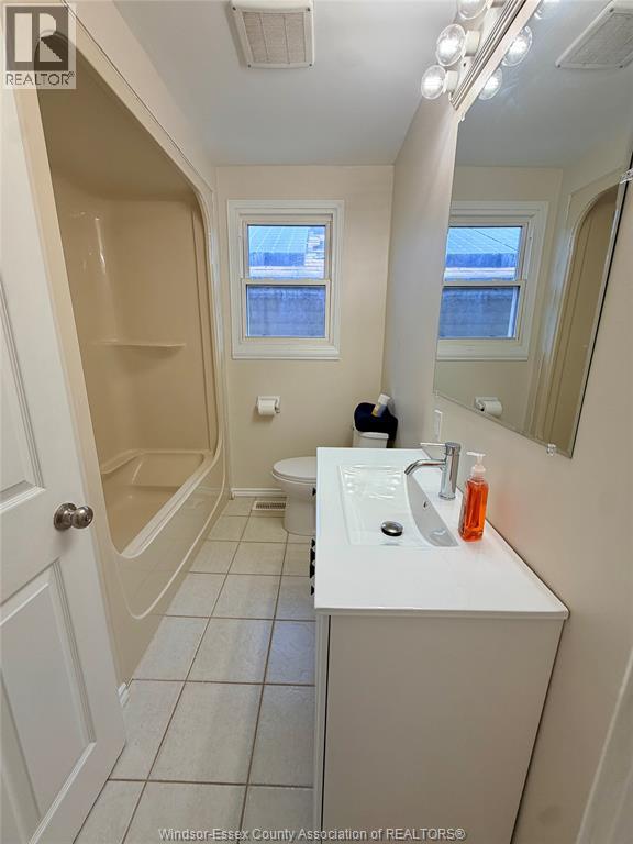 643 Hildegarde, Windsor, Ontario  N8X 2Z7 - Photo 8 - 26026192