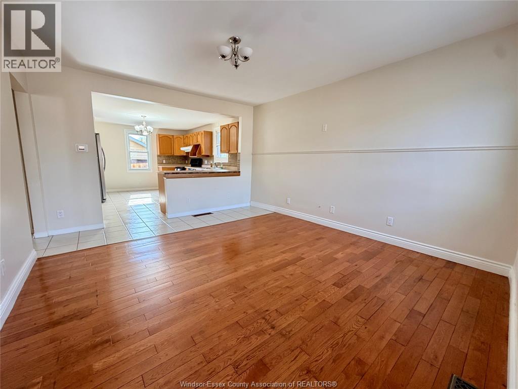 643 Hildegarde, Windsor, Ontario  N8X 2Z7 - Photo 5 - 26026192