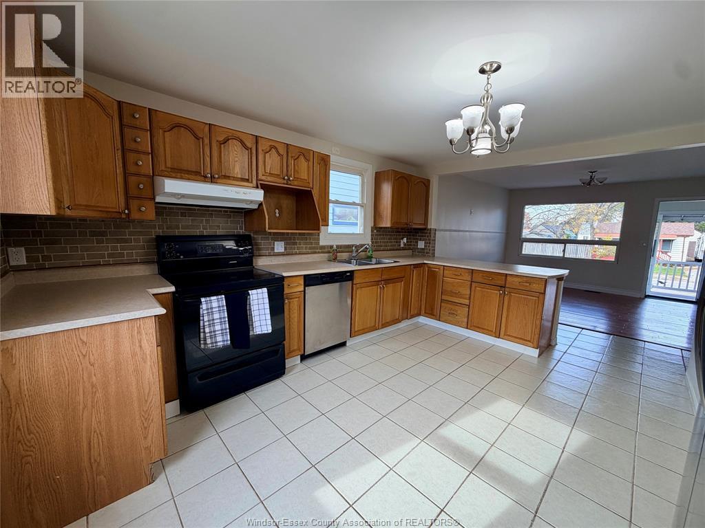 643 Hildegarde, Windsor, Ontario  N8X 2Z7 - Photo 6 - 26026192