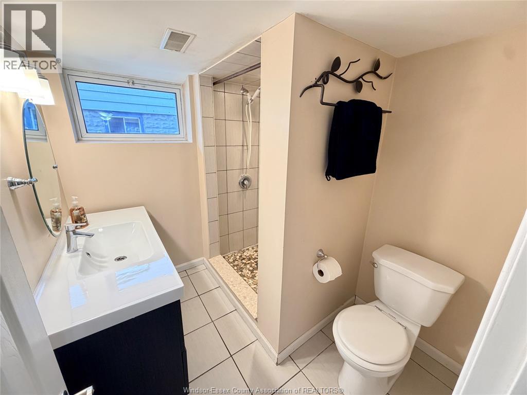 643 Hildegarde, Windsor, Ontario  N8X 2Z7 - Photo 17 - 26026192