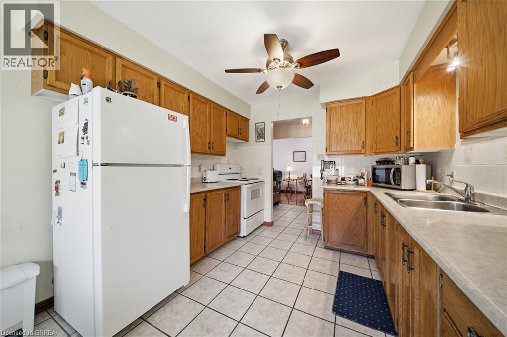 12 Spartan Drive, Brantford, Ontario  N3R 6C7 - Photo 6 - 40872812