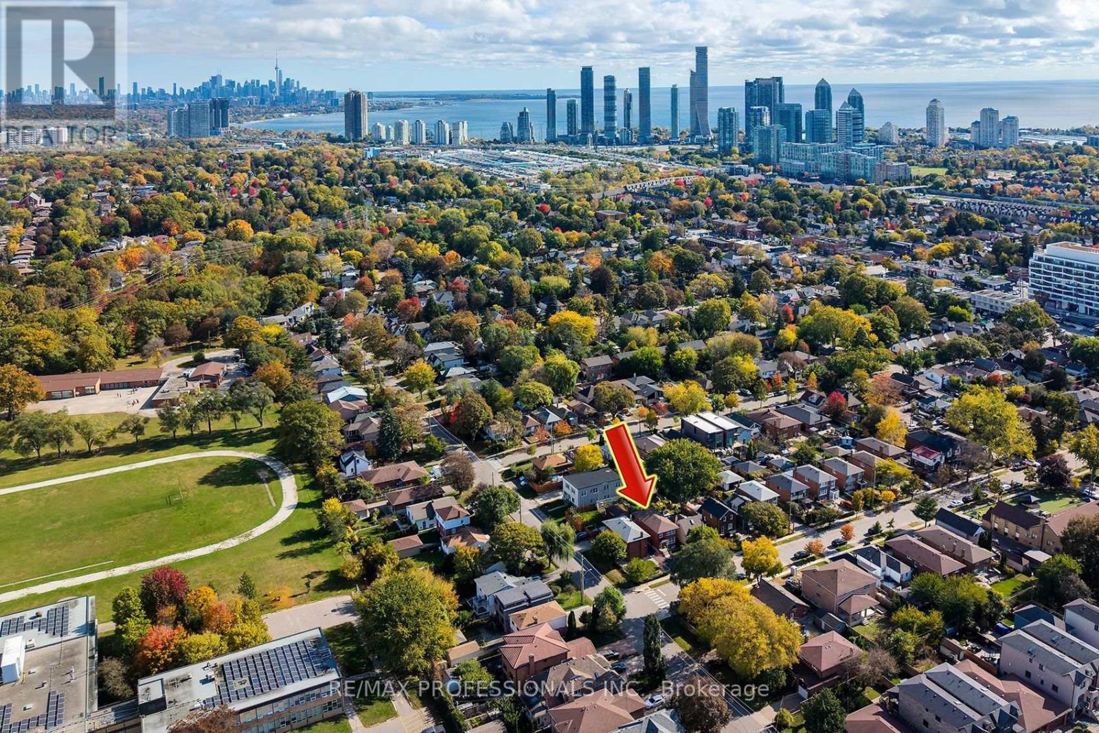61 Rosemeade Avenue, Toronto, Ontario  M8Y 3A4 - Photo 2 - W14116126