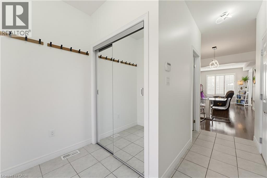 58 Summerberry Way, Hamilton, Ontario  L9B 0G2 - Photo 9 - 40873905