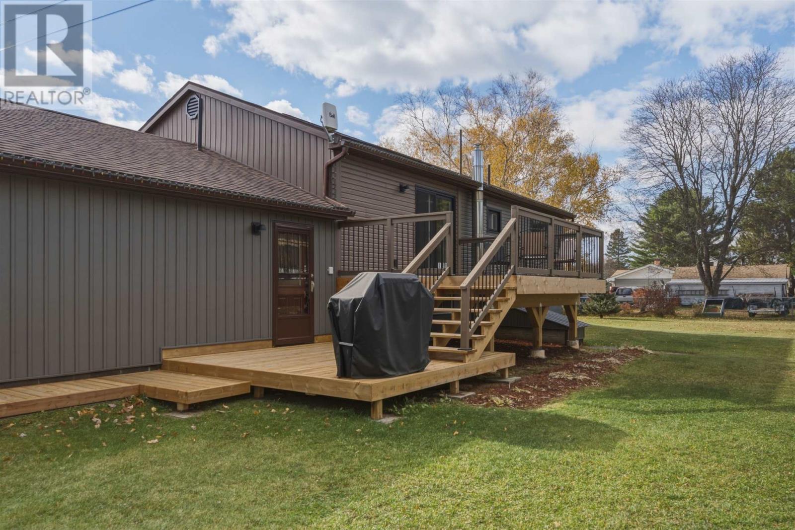 11 King St, Iron Bridge, Ontario  P0R 1H0 - Photo 2 - SM262974