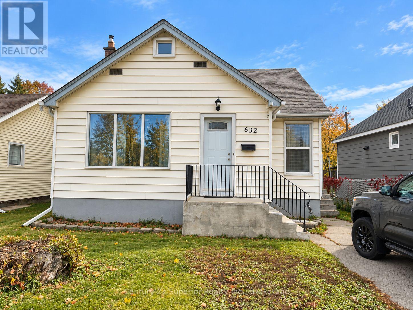 632 Vickers Street N, Thunder Bay, Ontario  P7C 4B7 - Photo 2 - X14116282