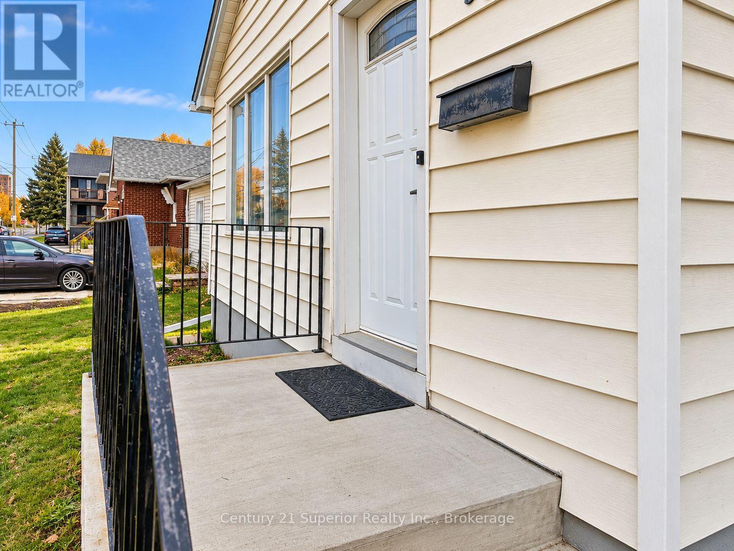632 Vickers Street N, Thunder Bay, Ontario  P7C 4B7 - Photo 3 - X14116282