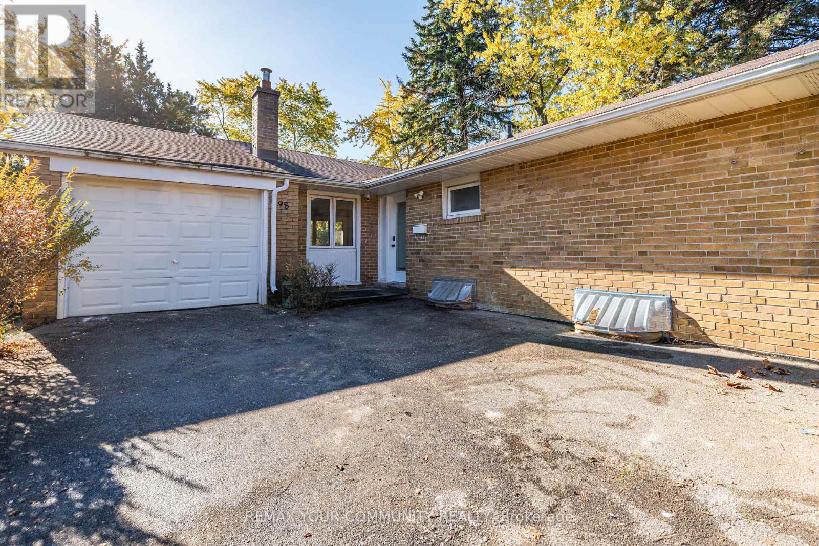 Main - 98 Wigmore Drive, Toronto, Ontario  M4A 2E8 - Photo 5 - C14112746