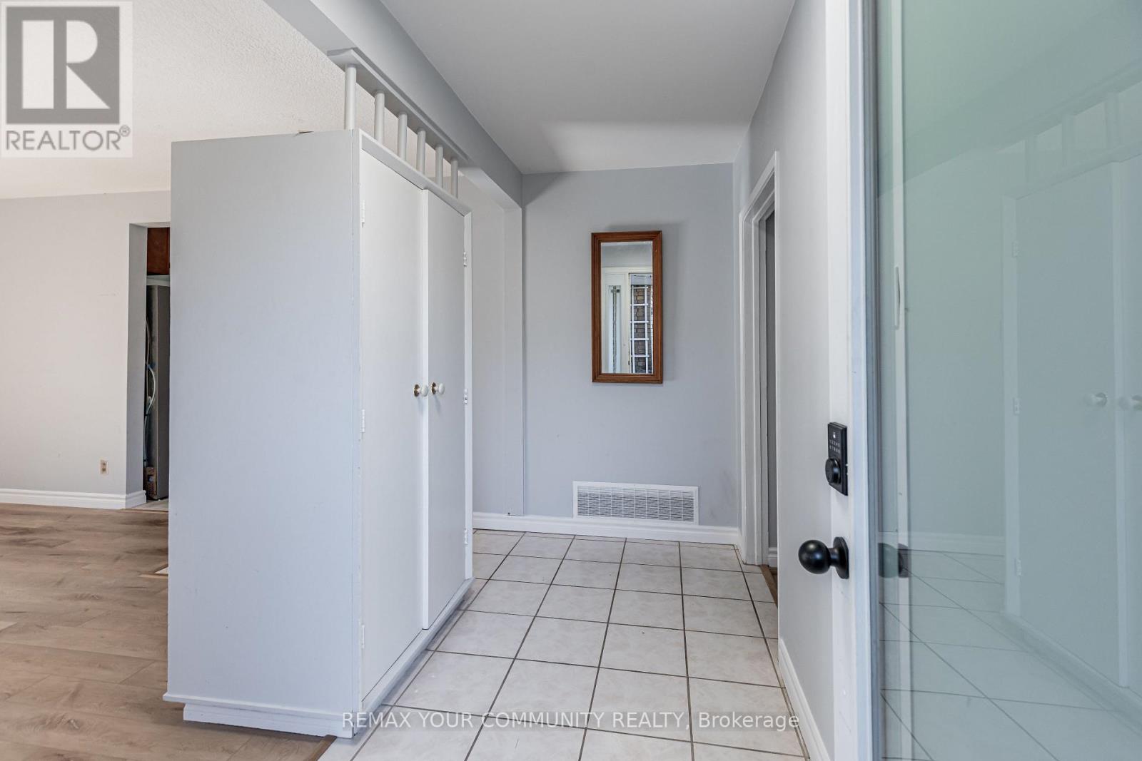 Main - 98 Wigmore Drive, Toronto, Ontario  M4A 2E8 - Photo 6 - C14112746