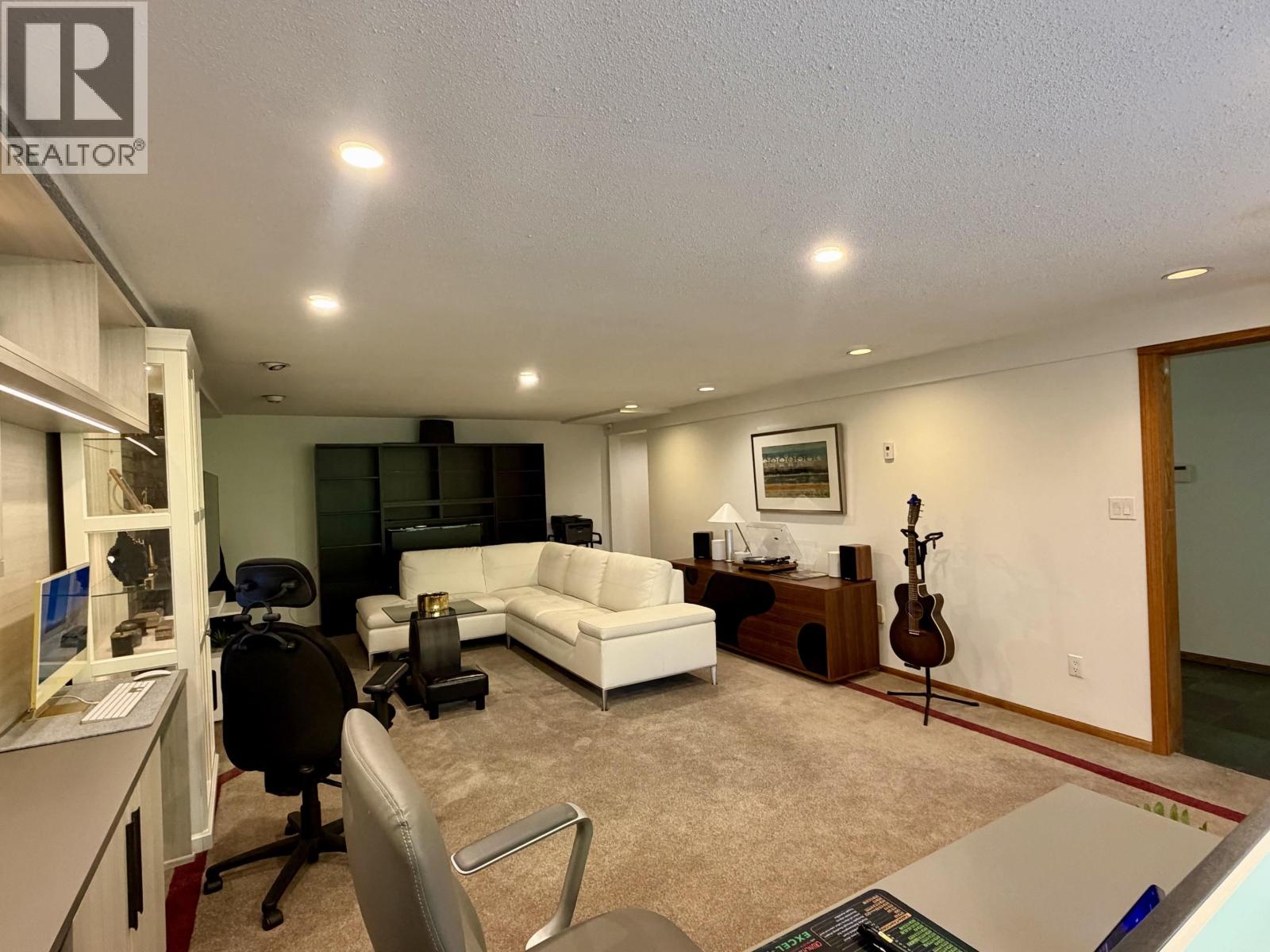 Basement-1881 Bowman Avenue, Coquitlam, British Columbia  V3J 6E1 - Photo 3 - R3178345