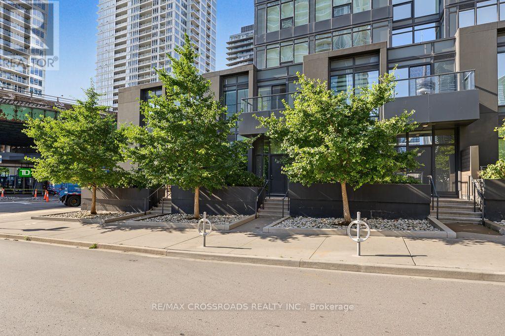 Th05 - 58 Queens Wharf Road, Toronto, Ontario  M5V 0J9 - Photo 2 - C13718688