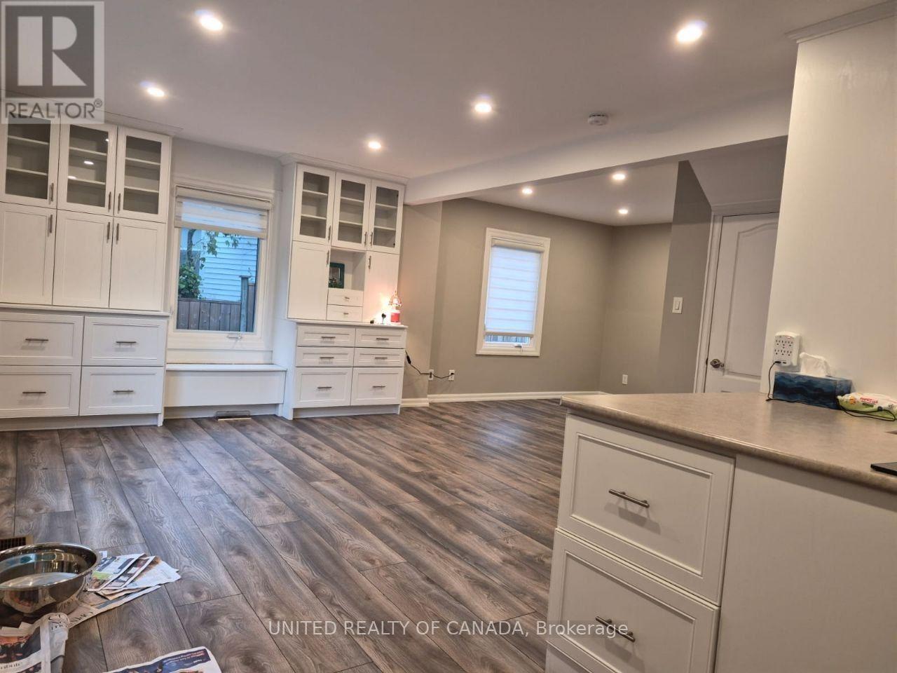 790 The Queensway, Toronto, Ontario  M8Z 1N5 - Photo 3 - W14094186