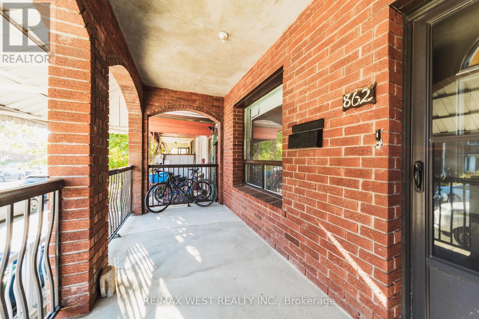 Main - 862 Ossington Avenue, Toronto, Ontario  M6G 3V1 - Photo 2 - W14116182