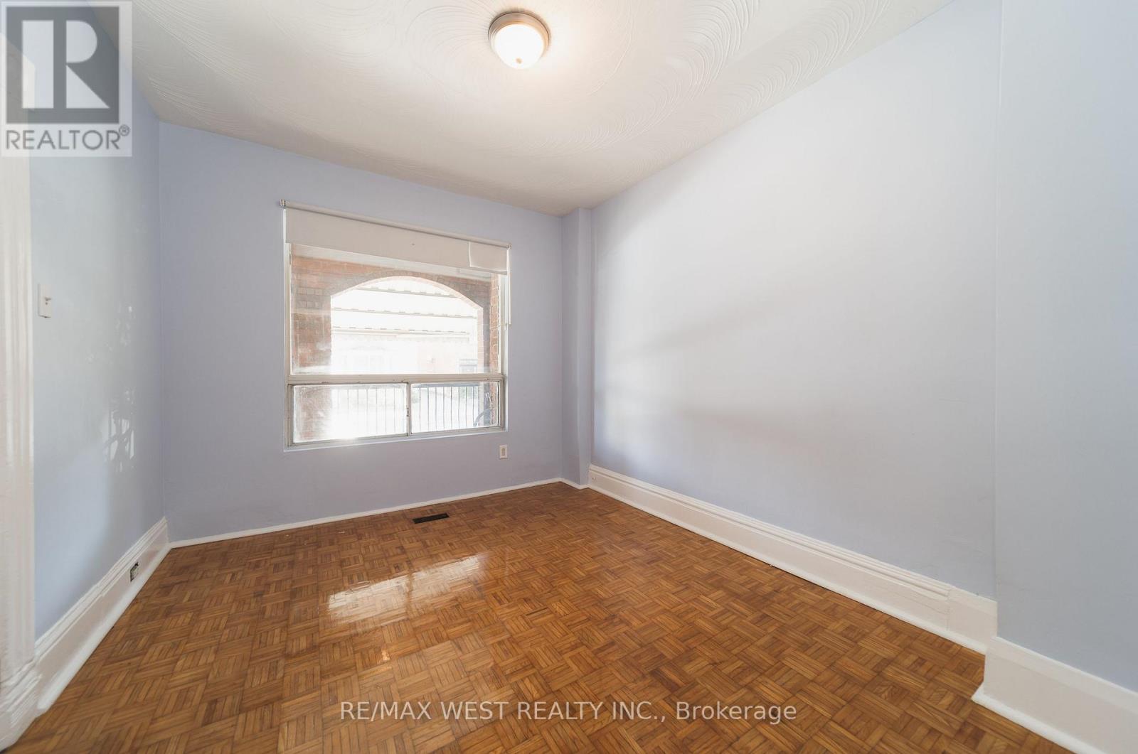 Main - 862 Ossington Avenue, Toronto, Ontario  M6G 3V1 - Photo 3 - W14116182
